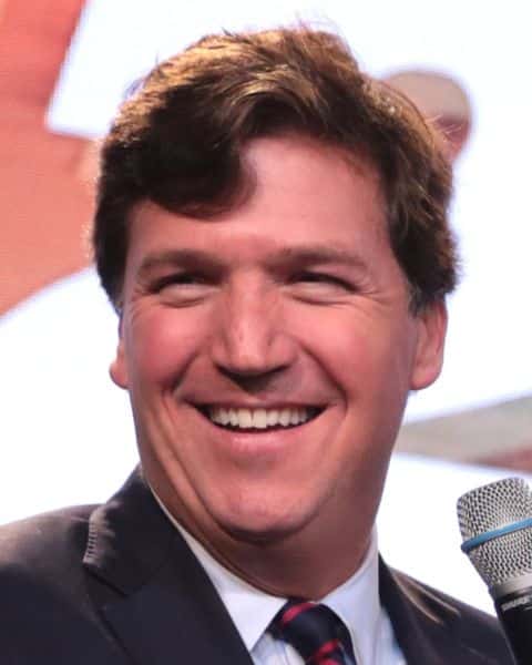 Does-tucker-carlson-wear-a-toupee